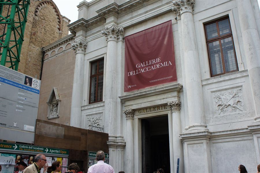 L'entrée des galeries de l'Accademia