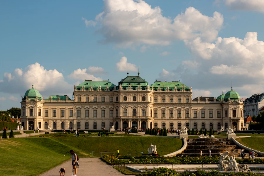 Le palais du Belvédère et ses jardins à la française